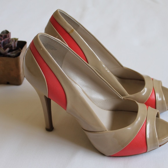 NINE WEST PEEP TOE HEELS - Picture 2 of 6